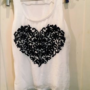 Super cute 3D Heart Tee lined Sz.S
